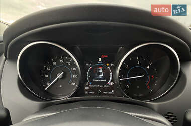 Седан Jaguar XE 2016 в 