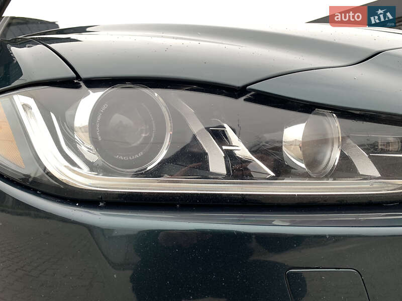 Седан Jaguar XE 2016 в Хмельницькому