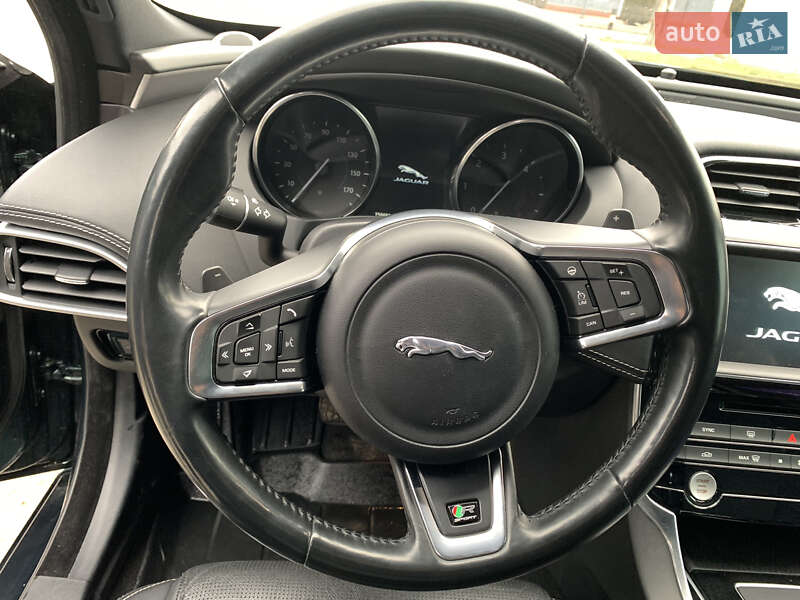 Седан Jaguar XE 2016 в Хмельницькому
