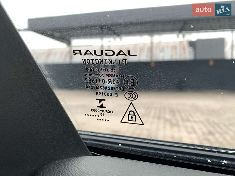 Седан Jaguar XE 2016 в Хмельницькому