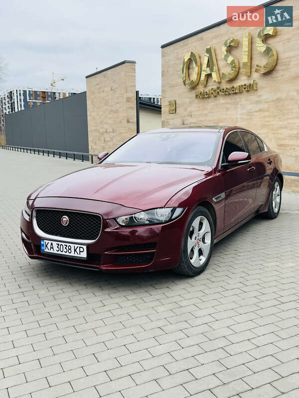 Седан Jaguar XE 2016 в Виннице