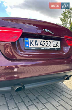 Седан Jaguar XE 2016 в Львові