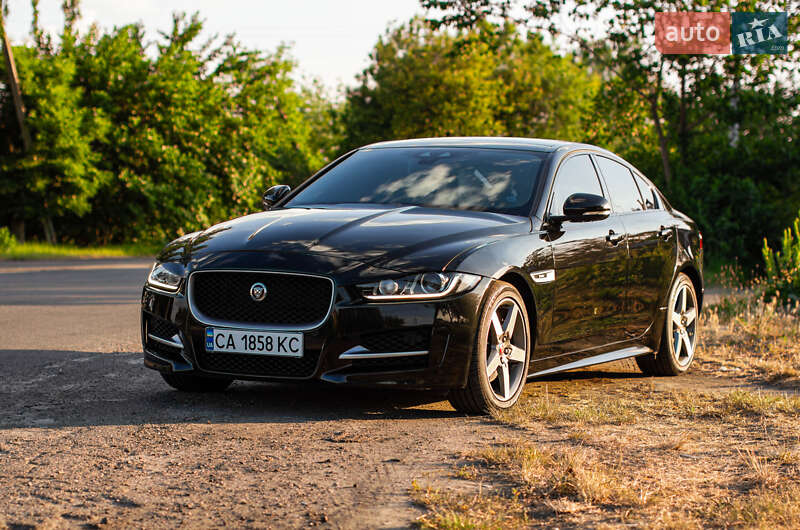 Седан Jaguar XE 2015 в Києві