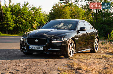 Седан Jaguar XE 2015 в 