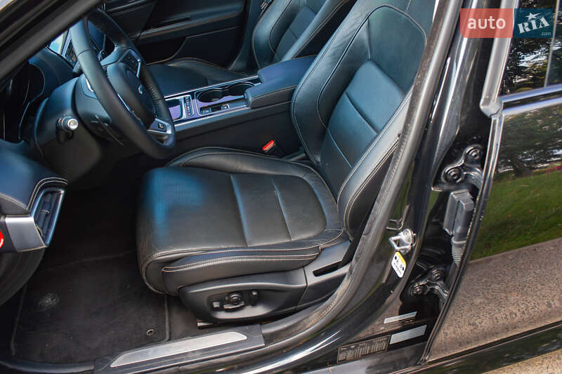 Седан Jaguar XE 2015 в Києві
