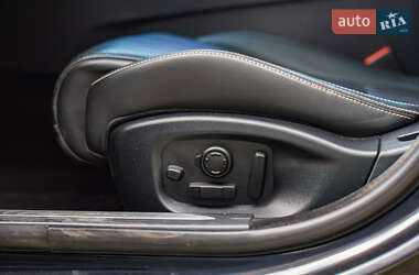 Седан Jaguar XE 2015 в 