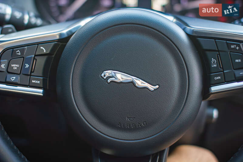 Седан Jaguar XE 2015 в Києві