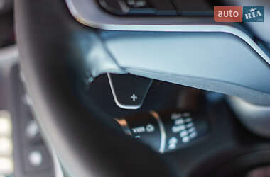 Седан Jaguar XE 2015 в 