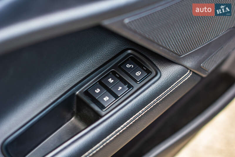 Седан Jaguar XE 2015 в Києві