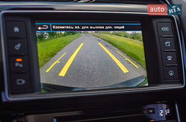 Седан Jaguar XE 2015 в 