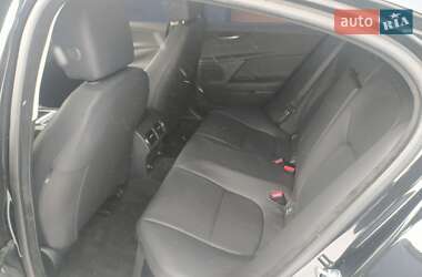 Седан Jaguar XE 2017 в 