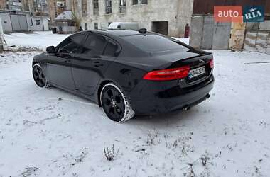 Седан Jaguar XE 2016 в 