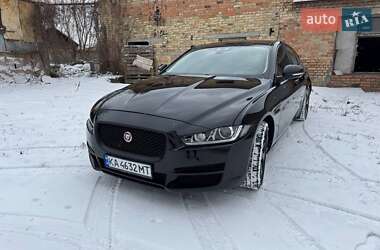 Седан Jaguar XE 2016 в 
