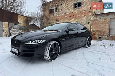Седан Jaguar XE 2016 в 