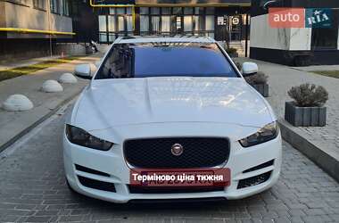 Седан Jaguar XE 2016 в Вінниці