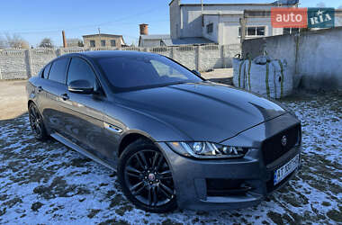 Седан Jaguar XE 2016 в Черновцах