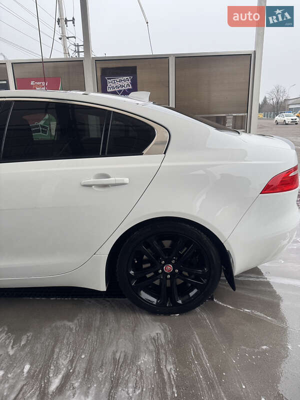Седан Jaguar XE 2017 в Киеве