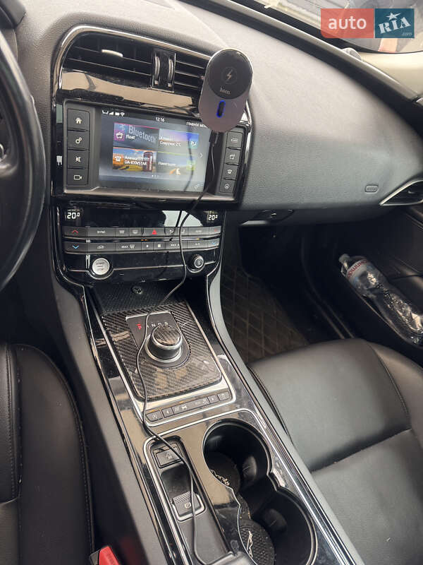 Седан Jaguar XE 2017 в Киеве