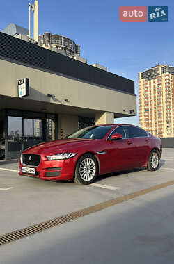 Седан Jaguar XE 2015 в 