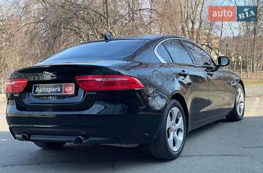 Седан Jaguar XE 2016 в 