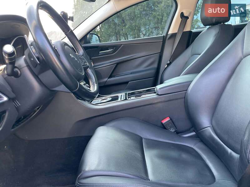 Седан Jaguar XE 2016 в Киеве