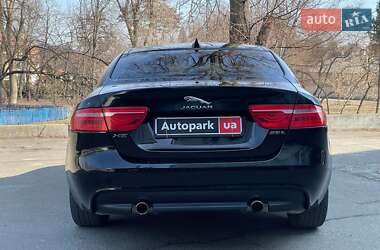 Седан Jaguar XE 2016 в 