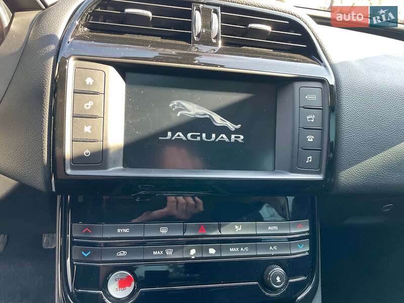 Седан Jaguar XE 2016 в Киеве