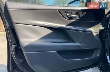 Седан Jaguar XE 2016 в 