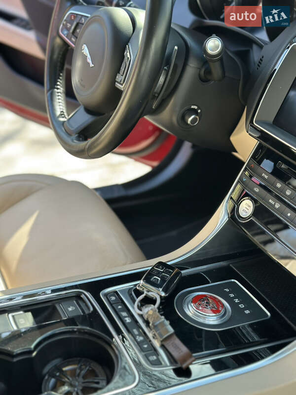 Седан Jaguar XE 2016 в Днепре