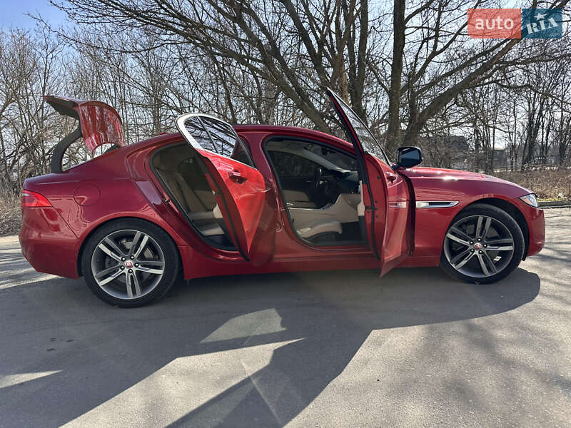 Седан Jaguar XE 2016 в Днепре