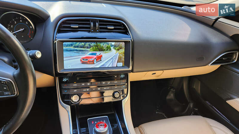 Седан Jaguar XE 2016 в Днепре