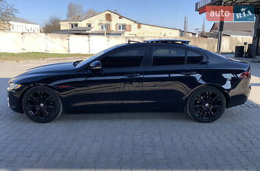 Седан Jaguar XE 2016 в 
