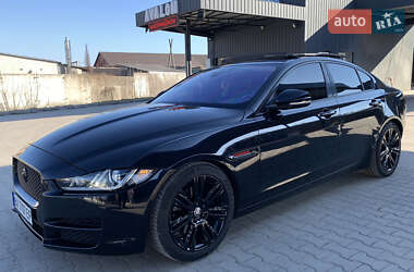 Седан Jaguar XE 2016 в 