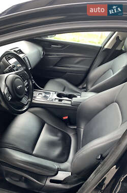 Седан Jaguar XE 2016 в 