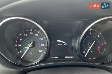 Седан Jaguar XE 2016 в 