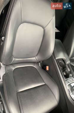 Седан Jaguar XE 2016 в 