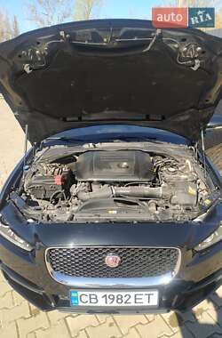 Седан Jaguar XE 2017 в 