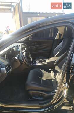 Седан Jaguar XE 2017 в 