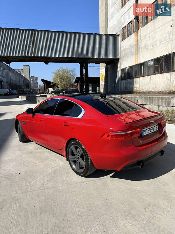 Седан Jaguar XE 2018 в Львове
