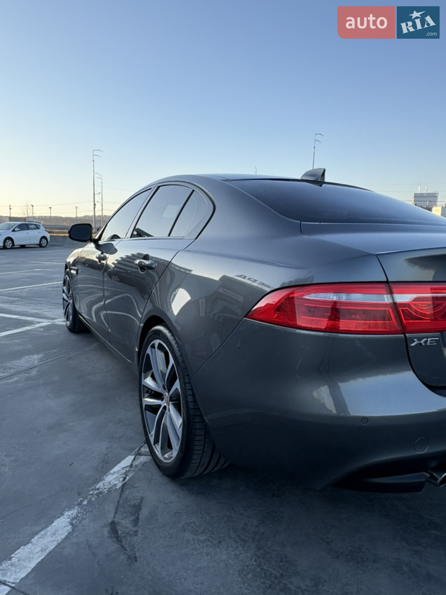 2016 Jaguar XE - мініатюра 3