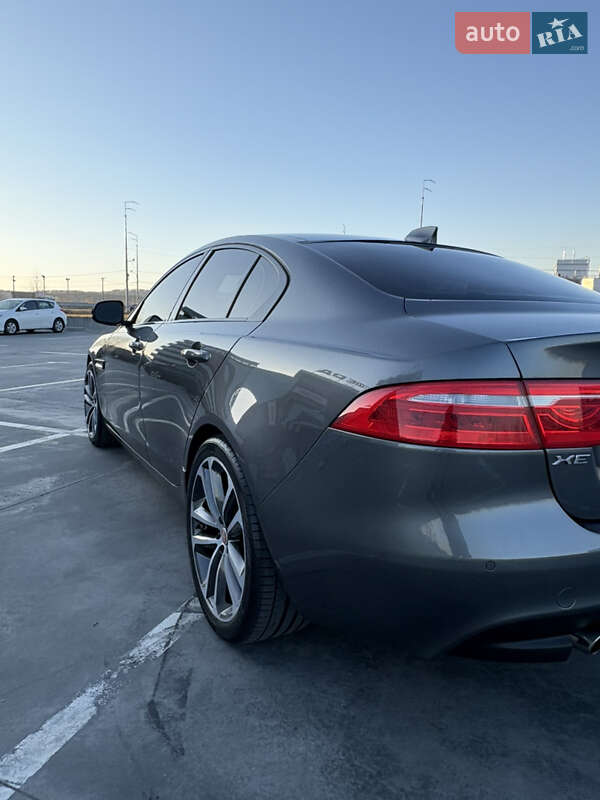 Седан Jaguar XE 2016 в Киеве
