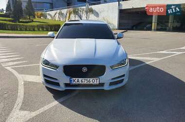 Седан Jaguar XE 2015 в 