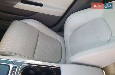 Седан Jaguar XE 2015 в 
