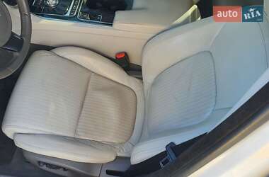 Седан Jaguar XE 2015 в 