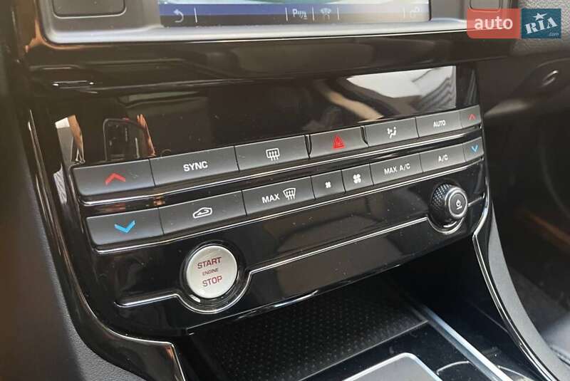 Седан Jaguar XE 2017 в Киеве