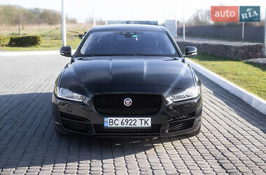 Седан Jaguar XE 2016 в 