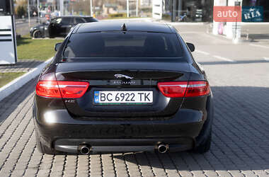Седан Jaguar XE 2016 в 
