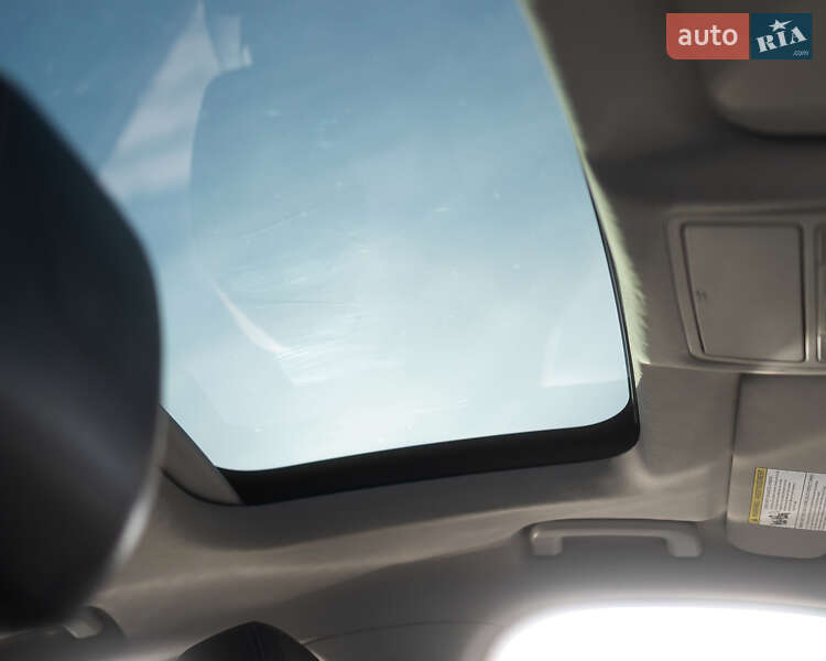 Седан Jaguar XE 2016 в Львове