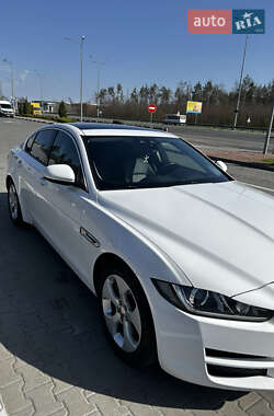 Седан Jaguar XE 2016 в 