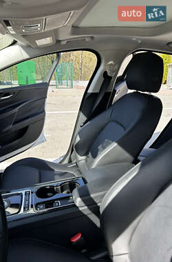 Седан Jaguar XE 2016 в 